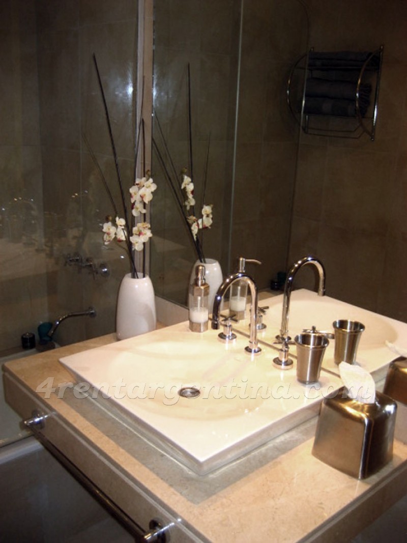 Av. Coronel Diaz 2600