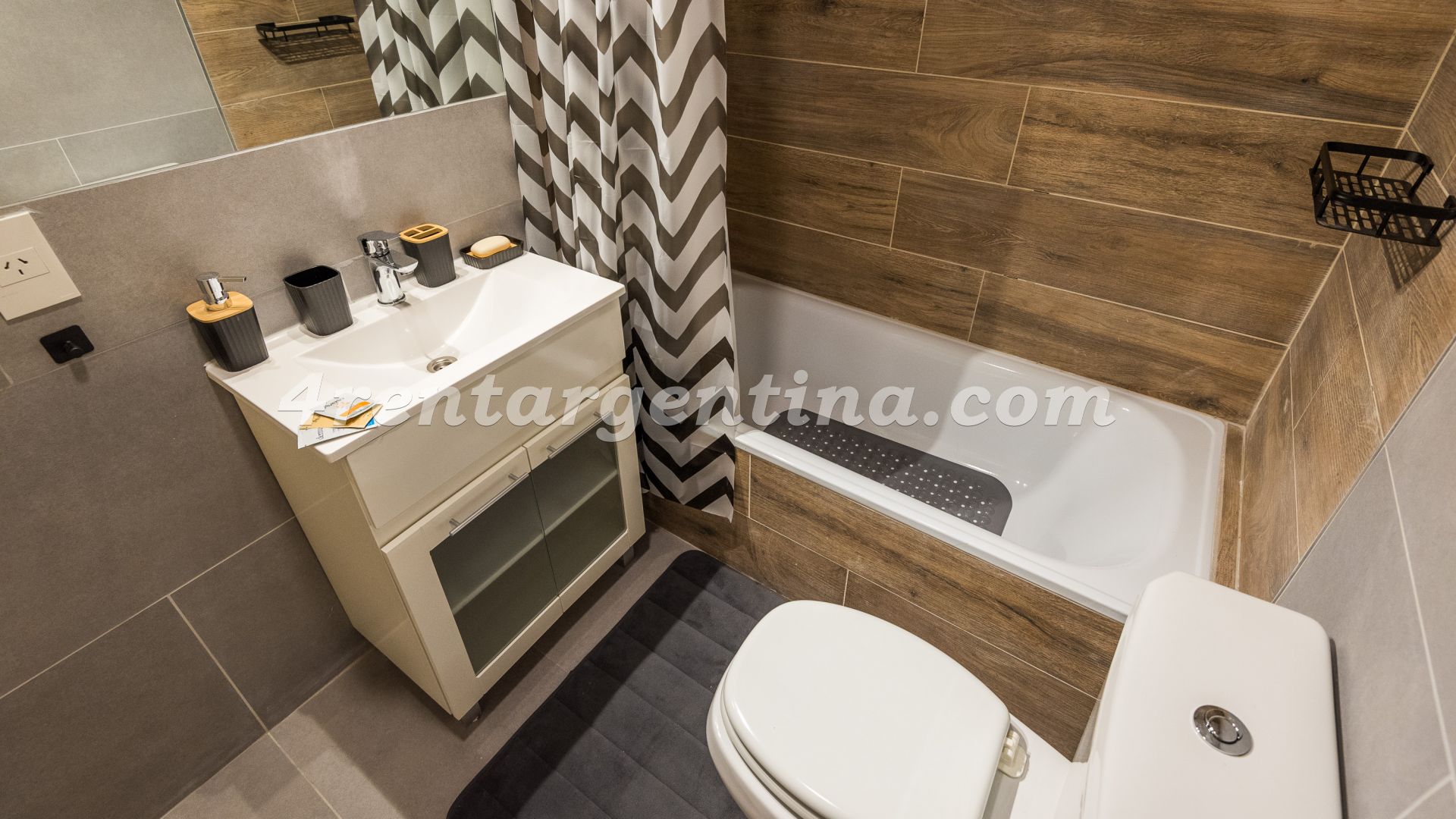 Saavedra e Av. Independencia