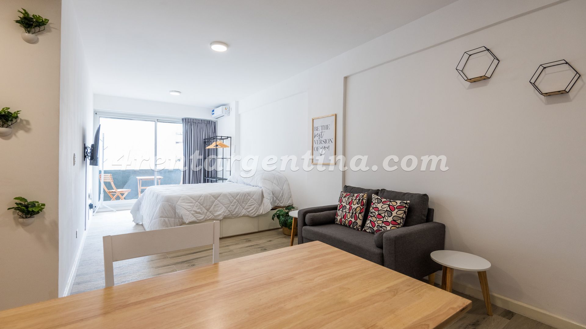 Saavedra e Av. Independencia